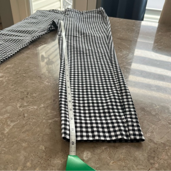 Old navy black and white checkered pull on pants with front pockets size 8 - Picture 5 of 7